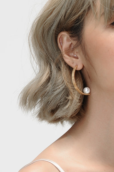 Circle and Crescent Contrast Earrings